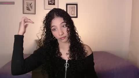 Snapshot of sophi_baby chatting on 10/13/25, 03:28 Sophi baby online show from 10/13/25, 03:28