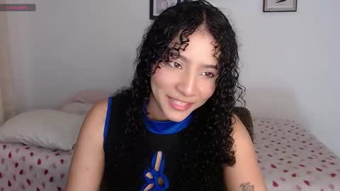 Snapshot of sophi_baby chatting on 10/25/25, 05:15 Sophi baby online show from 10/25/25, 05:15