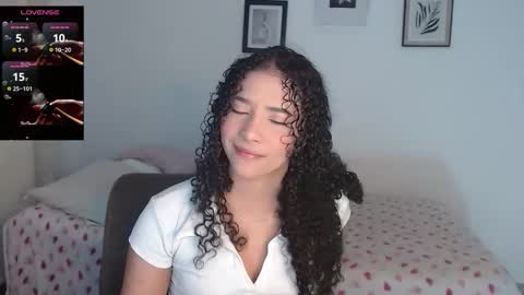 Snapshot of sophi_baby chatting on 10/26/25, 04:18 Sophi baby online show from 10/26/25, 04:18