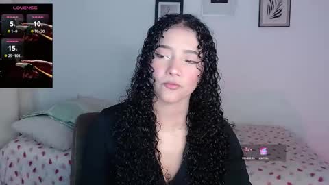 Snapshot of sophi_baby chatting on 10/27/25, 04:38 Sophi baby online show from 10/27/25, 04:38