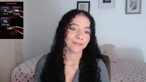 Snapshot of sophi_baby chatting on 10/29/25, 02:58 Sophi baby online show from 10/29/25, 02:58