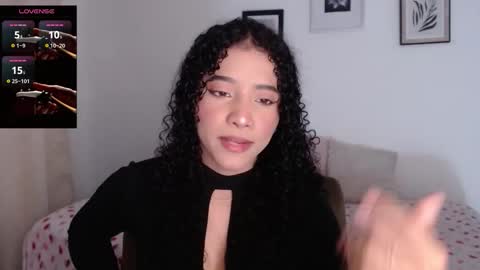 Snapshot of sophi_baby chatting on 10/30/25, 02:46 Sophi baby online show from 10/30/25, 02:46