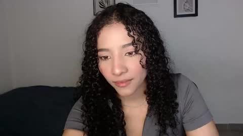 Snapshot of sophi_baby chatting on 11/19/25, 05:29 Sophi baby online show from 11/19/25, 05:29