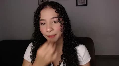 Snapshot of sophi_baby chatting on 11/22/25, 04:00 Sophi baby online show from 11/22/25, 04:00