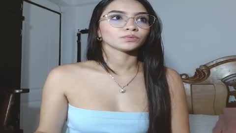 Snapshot of sophi_brownss chatting on 10/27/25, 06:06 Sophi online show from 10/27/25, 06:06