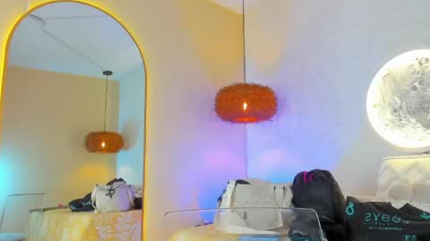 sophi_cooper29 online show from 05/06/26, 07:52
