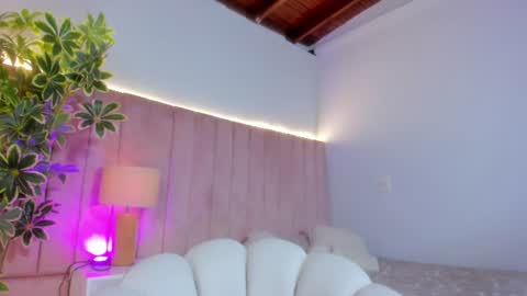 sophi_cooper29 online show from 07/04/26, 06:36