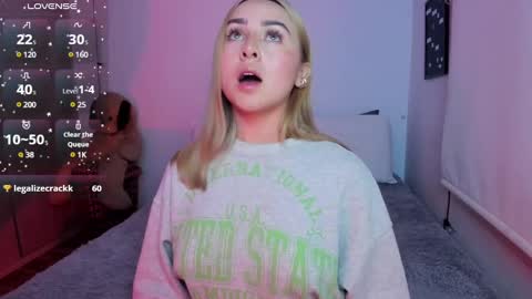 Snapshot of sophi_moreno chatting on 01/11/25, 03:02 Sofi online show from 01/11/25, 03:02