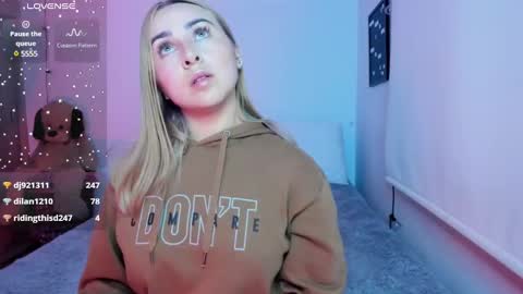 Snapshot of sophi_moreno chatting on 01/13/25, 04:07 Sofi online show from 01/13/25, 04:07