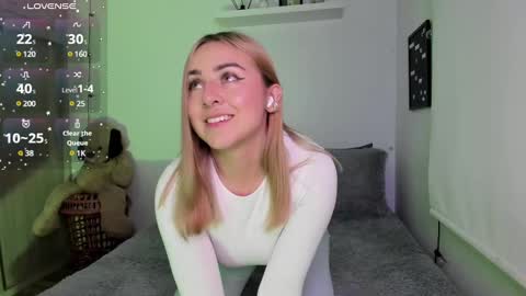 Snapshot of sophi_moreno chatting on 02/06/25, 03:48 Sofi online show from 02/06/25, 03:48