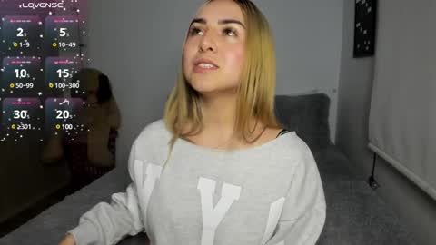 Snapshot of sophi_moreno chatting on 03/04/25, 05:11 Sofi online show from 03/04/25, 05:11