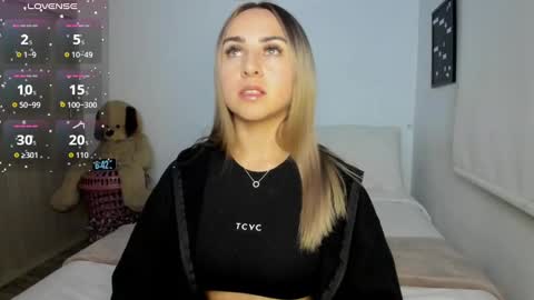 Snapshot of sophi_moreno chatting on 09/25/25, 11:41 Sofi online show from 09/25/25, 11:41