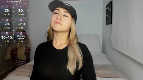 Snapshot of sophi_moreno chatting on 09/30/25, 02:38 Sofi online show from 09/30/25, 02:38