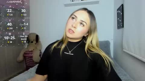 Snapshot of sophi_moreno chatting on 12/16/25, 12:59 Sofi online show from 12/16/25, 12:59