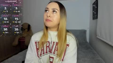 Snapshot of sophi_moreno chatting on 12/19/25, 02:07 Sofi online show from 12/19/25, 02:07