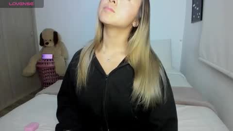 Snapshot of sophi_moreno chatting on 03/03/26, 01:12 Sofi online show from 03/03/26, 01:12