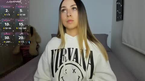 Snapshot of sophi_moreno chatting on 06/09/26, 03:40 Sofi online show from 06/09/26, 03:40