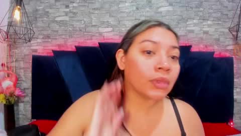 Snapshot of sophia_brunett chatting on 04/15/26, 12:01 Sophia online show from 04/15/26, 12:01