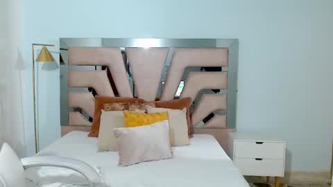 Sophia  online show from 01/21/25, 10:51