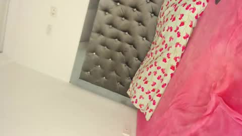 sophia_horny19 online show from 10/07/25, 08:22