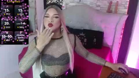 sophia_hott01 online show from 12/19/25, 12:12