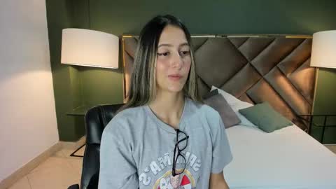 Sofia online show from 02/04/26, 01:50