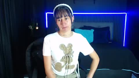 Snapshot of sophia_w_ chatting on 06/22/26, 01:19 S O P H I A online show from 06/22/26, 01:19