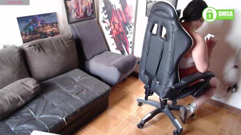 sophiaa_vega_ online show from 12/13/25, 07:53