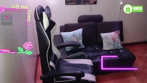 sophiaa_vega_ online show from 02/09/26, 10:30