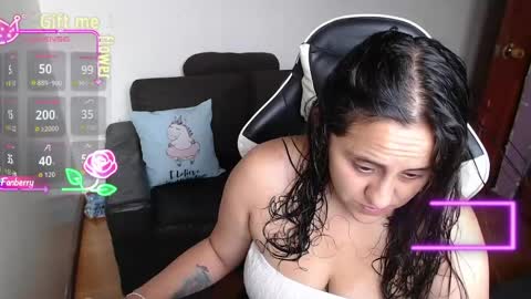 sophiaa_vega_ online show from 04/05/26, 04:15