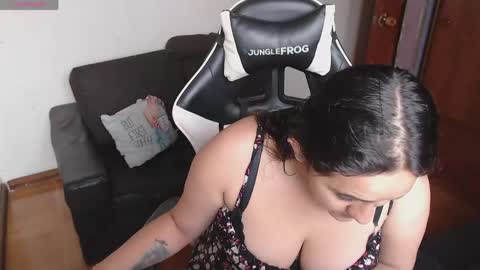 sophiaa_vega_ online show from 04/24/26, 12:07