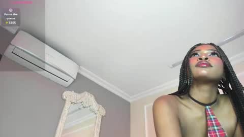 Snapshot of sophiabloss chatting on 10/04/25, 04:43 Sophie online show from 10/04/25, 04:43