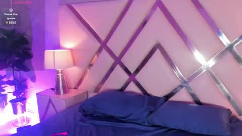 Snapshot of sophiabloss chatting on 10/24/25, 04:20 Sophie online show from 10/24/25, 04:20