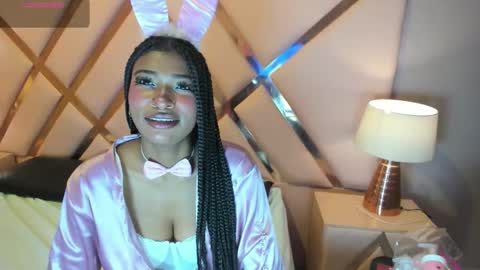 Snapshot of sophiabloss chatting on 10/31/25, 05:19 Sophie online show from 10/31/25, 05:19