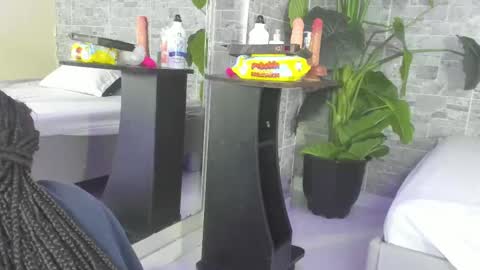 Snapshot of sophiabloss chatting on 11/22/25, 12:04 Sophie online show from 11/22/25, 12:04