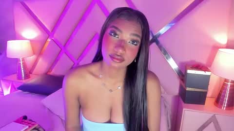 Snapshot of sophiabloss chatting on 01/12/26, 12:21 Sophie online show from 01/12/26, 12:21