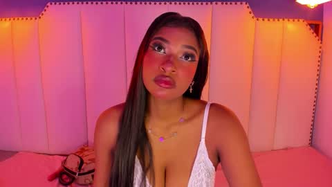 Snapshot of sophiabloss chatting on 01/14/26, 12:11 Sophie online show from 01/14/26, 12:11