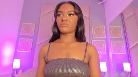 Snapshot of sophiasmiths_ chatting on 02/01/25, 04:00 SophiaSmiths online show from 02/01/25, 04:00