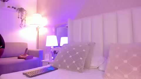 Snapshot of sophiasmiths_ chatting on 09/11/25, 11:49 SophiaSmiths online show from 09/11/25, 11:49
