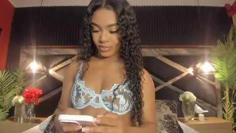 Snapshot of sophiasmiths_ chatting on 06/23/26, 03:43 SophiaSmiths online show from 06/23/26, 03:43