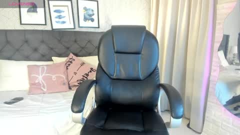Snapshot of sophie__blare chatting on 05/14/26, 07:20 sophie__blare online show from 05/14/26, 07:20