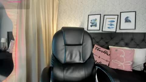 Snapshot of sophie__blare chatting on 05/25/26, 07:20 sophie__blare online show from 05/25/26, 07:20