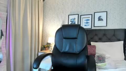 Snapshot of sophie__blare chatting on 06/01/26, 07:04 sophie__blare online show from 06/01/26, 07:04