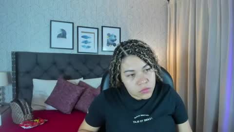 Snapshot of sophie__blare chatting on 07/21/26, 07:05 sophie__blare online show from 07/21/26, 07:05