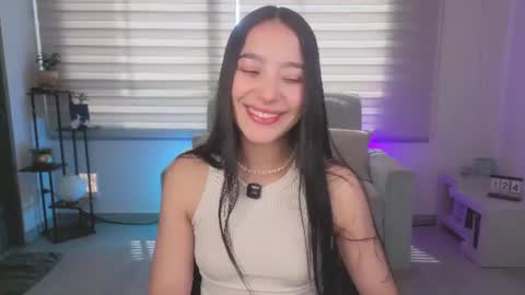 Snapshot of sophie_bbs chatting on 06/24/26, 04:39 Sophie online show from 06/24/26, 04:39