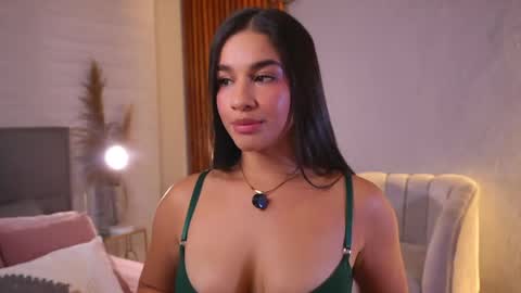 Snapshot of sophie_belton chatting on 04/24/26, 10:01 sofia online show from 04/24/26, 10:01