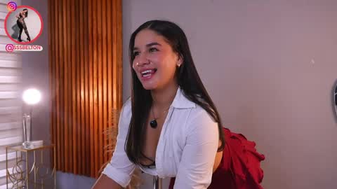 Snapshot of sophie_belton chatting on 05/11/26, 09:23 sofia online show from 05/11/26, 09:23