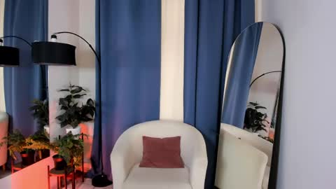 Snapshot of sophie_blossom_ chatting on 05/12/26, 01:52 Sophia online show from 05/12/26, 01:52