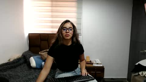 Snapshot of sophie_fox2 chatting on 05/23/26, 07:40 sophie_fox2 online show from 05/23/26, 07:40
