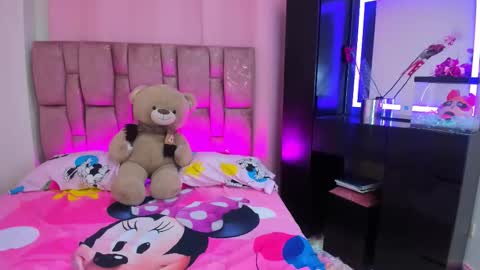 Snapshot of sophie_janner chatting on 09/23/25, 05:43  SOPHIE JANNER online show from 09/23/25, 05:43